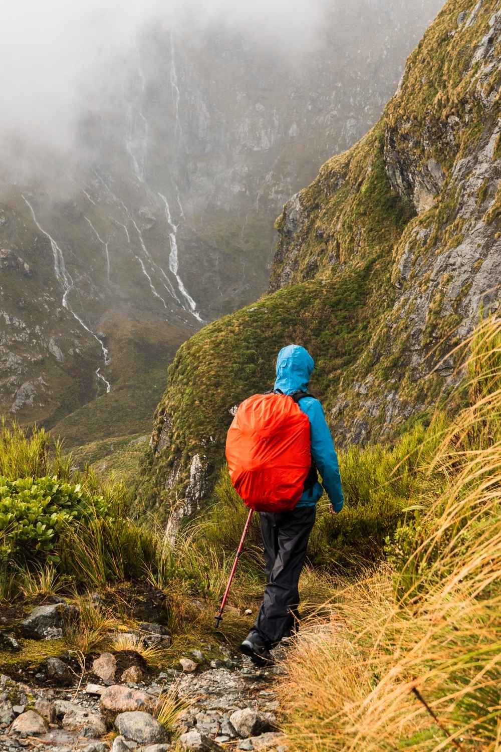 10 Solo Travel Mistakes to Avoid (Beginner Guide)