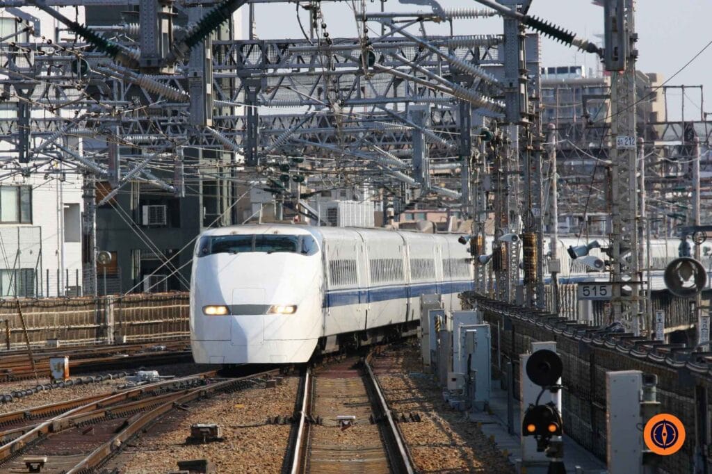 300 Series Shinkansen entering Shin-Osaka Station